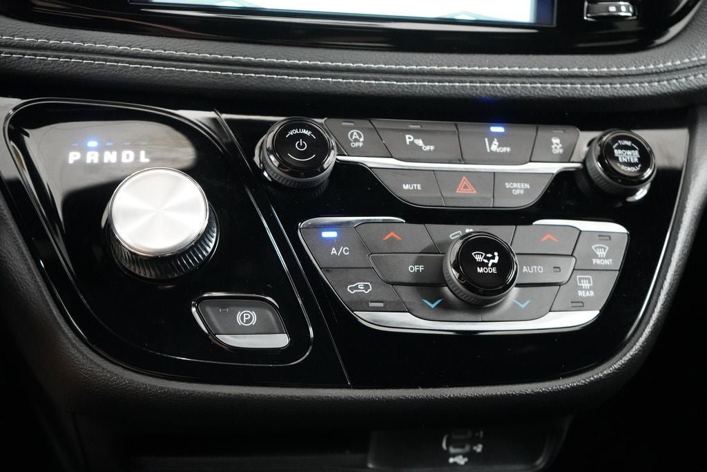 New 2027 Chrysler Pacifica Select FWD image 17