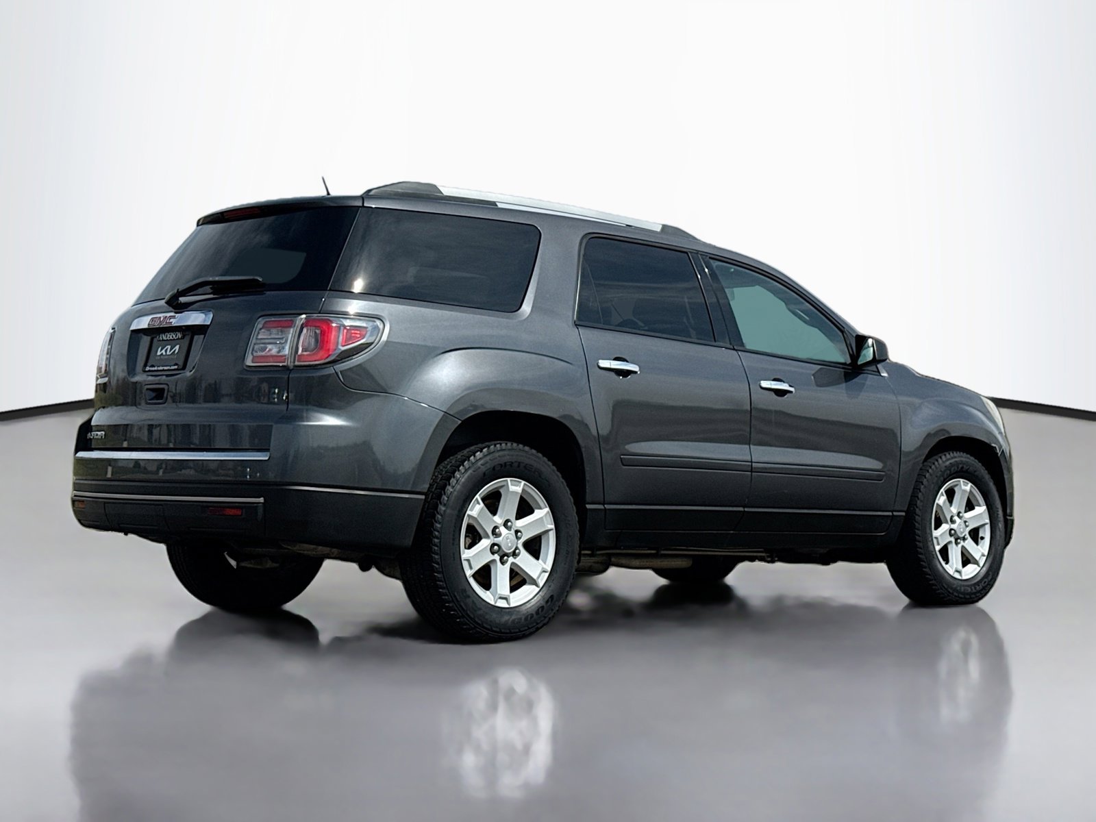 Used 2013 GMC Acadia SLE image 2