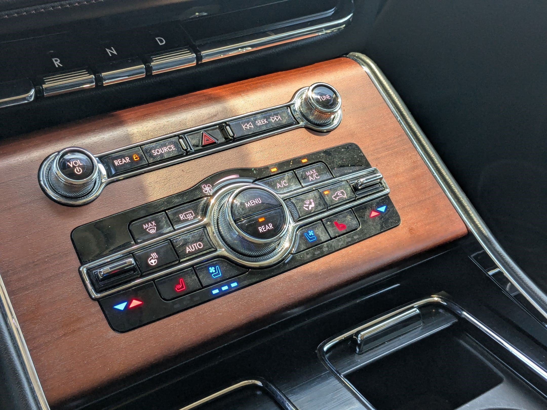 Used 2021 Lincoln Aviator Reserve AWD/4WD image 25