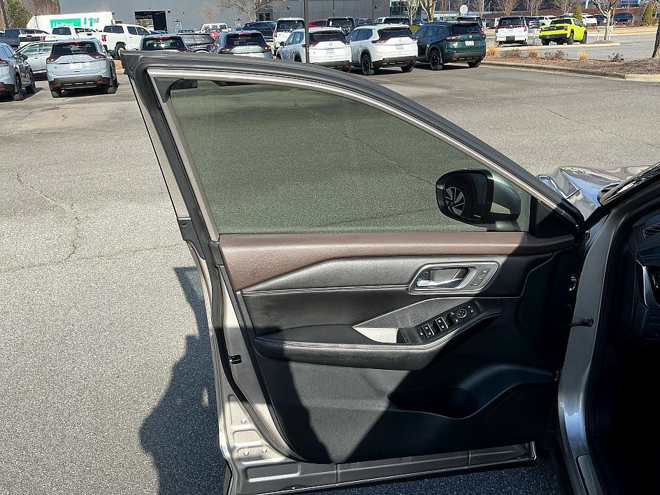 Certified 2021 Nissan Rogue Platinum image 11