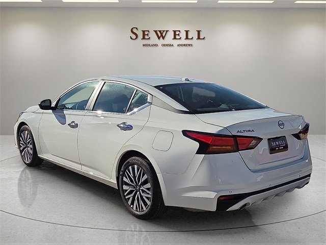 Used 2025 Nissan Altima 2.5 SV image 3