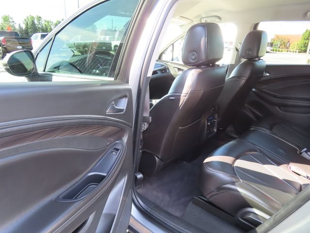 Used 2020 Buick Envision Essence AWD/4WD image 19