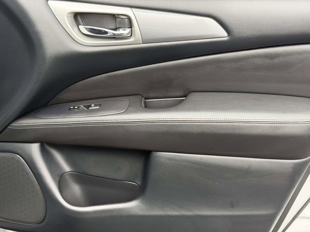 Used 2019 Nissan Pathfinder SL image 6