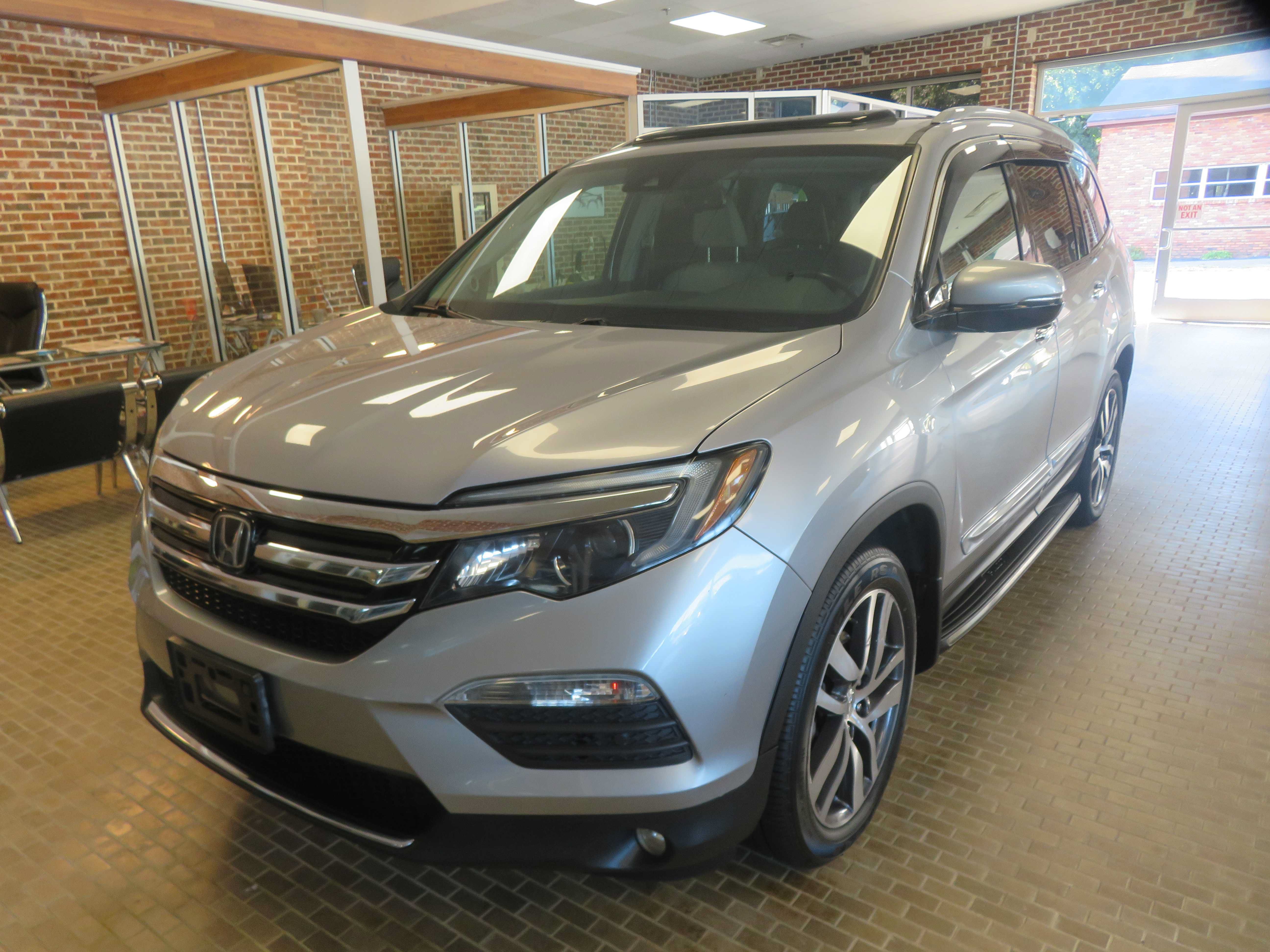Used 2017 Honda Pilot Touring image 83