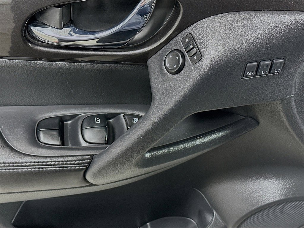 Used 2019 Nissan Rogue SV w/ Premium Package image 19