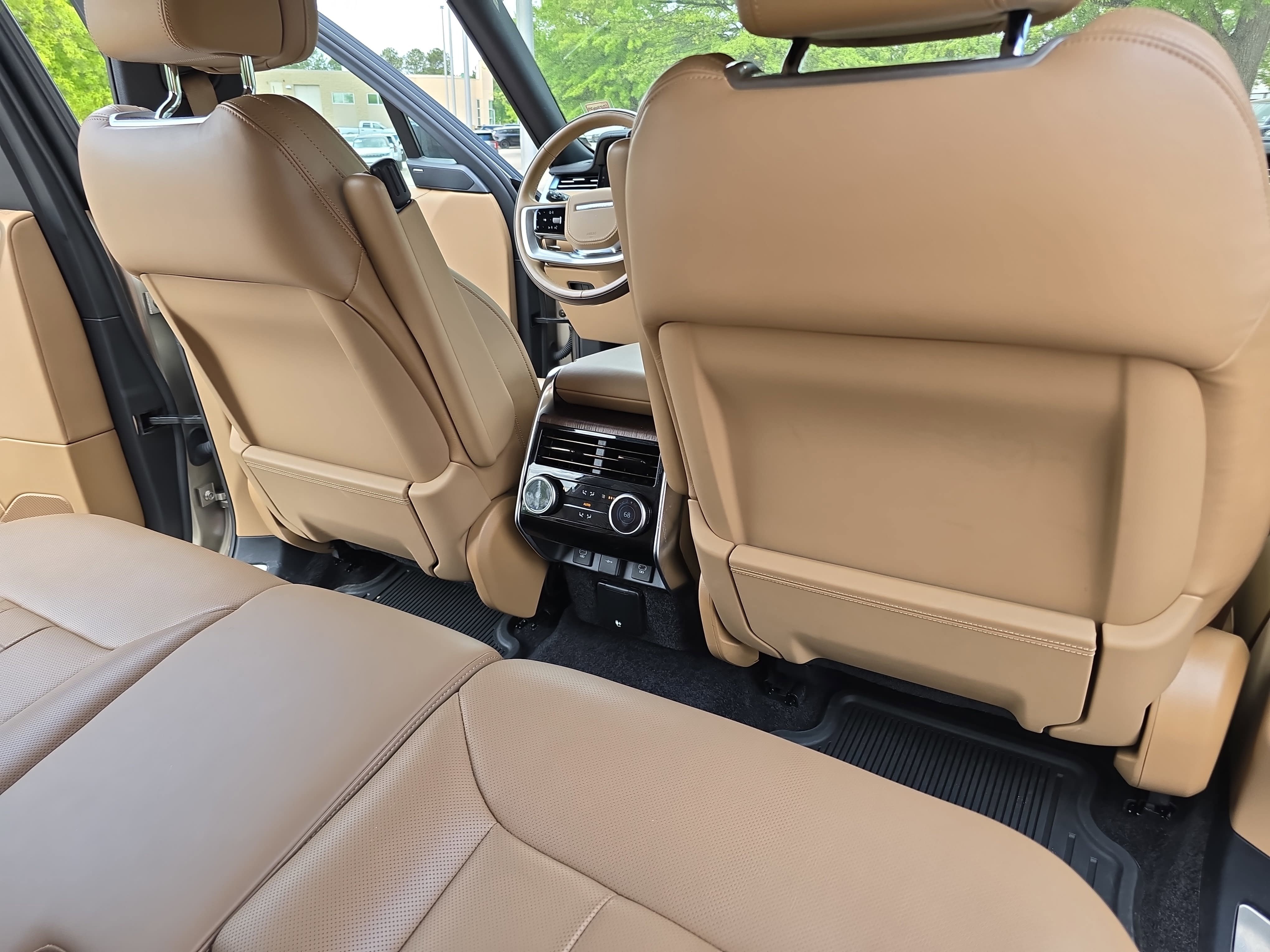Certified 2023 Land Rover Range Rover Long Wheelbase SE AWD/4WD image 11