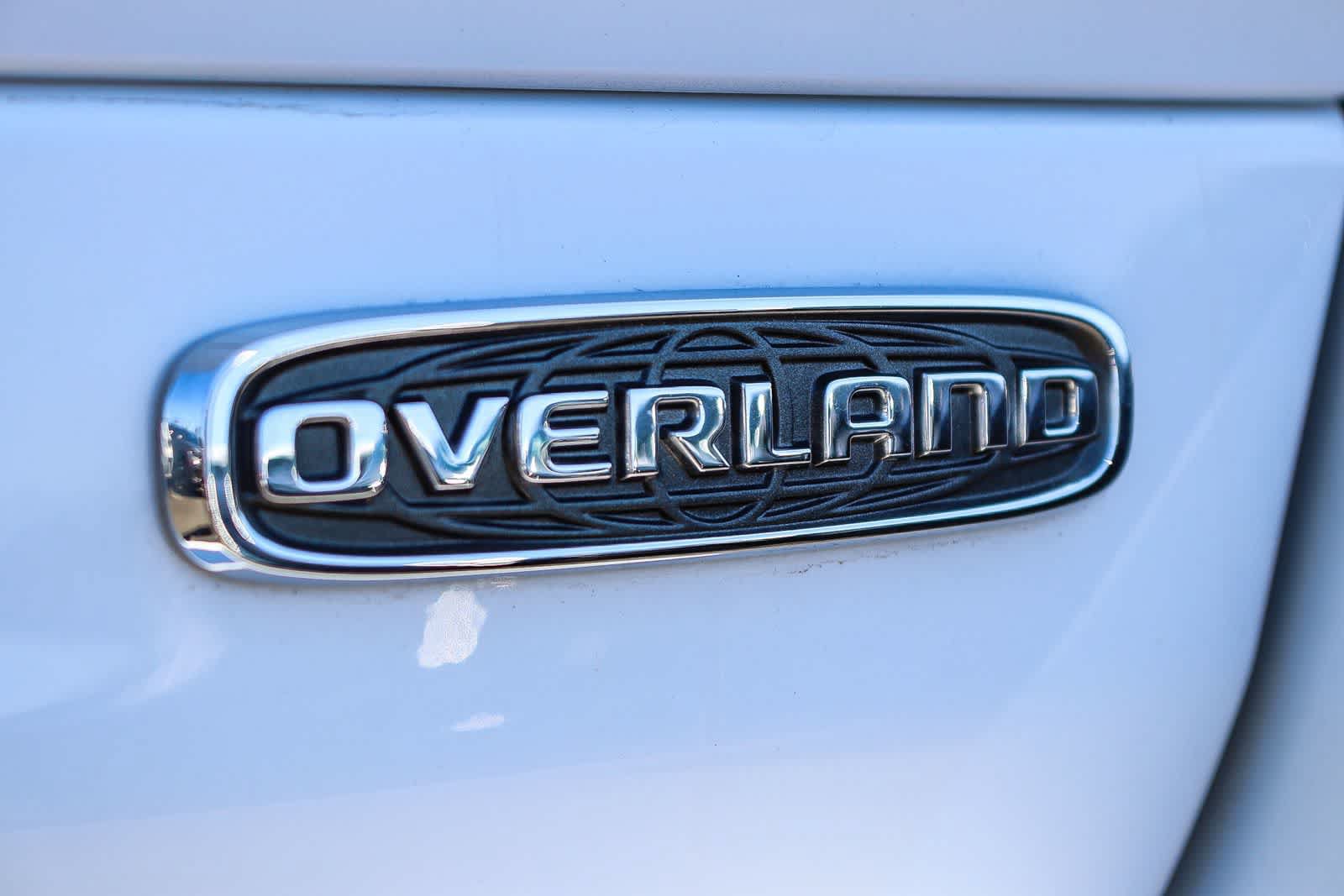 Used 2023 Jeep Grand Cherokee Overland w/ Advanced Protech Group III AWD/4WD image 8
