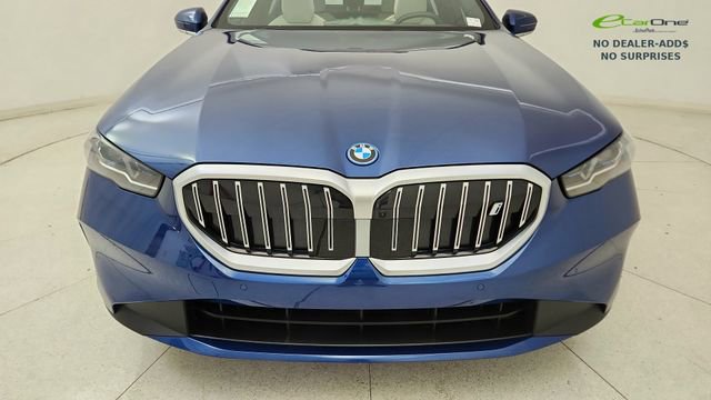 Used 2025 BMW i5 xDrive40 w/ Premium Package image 8