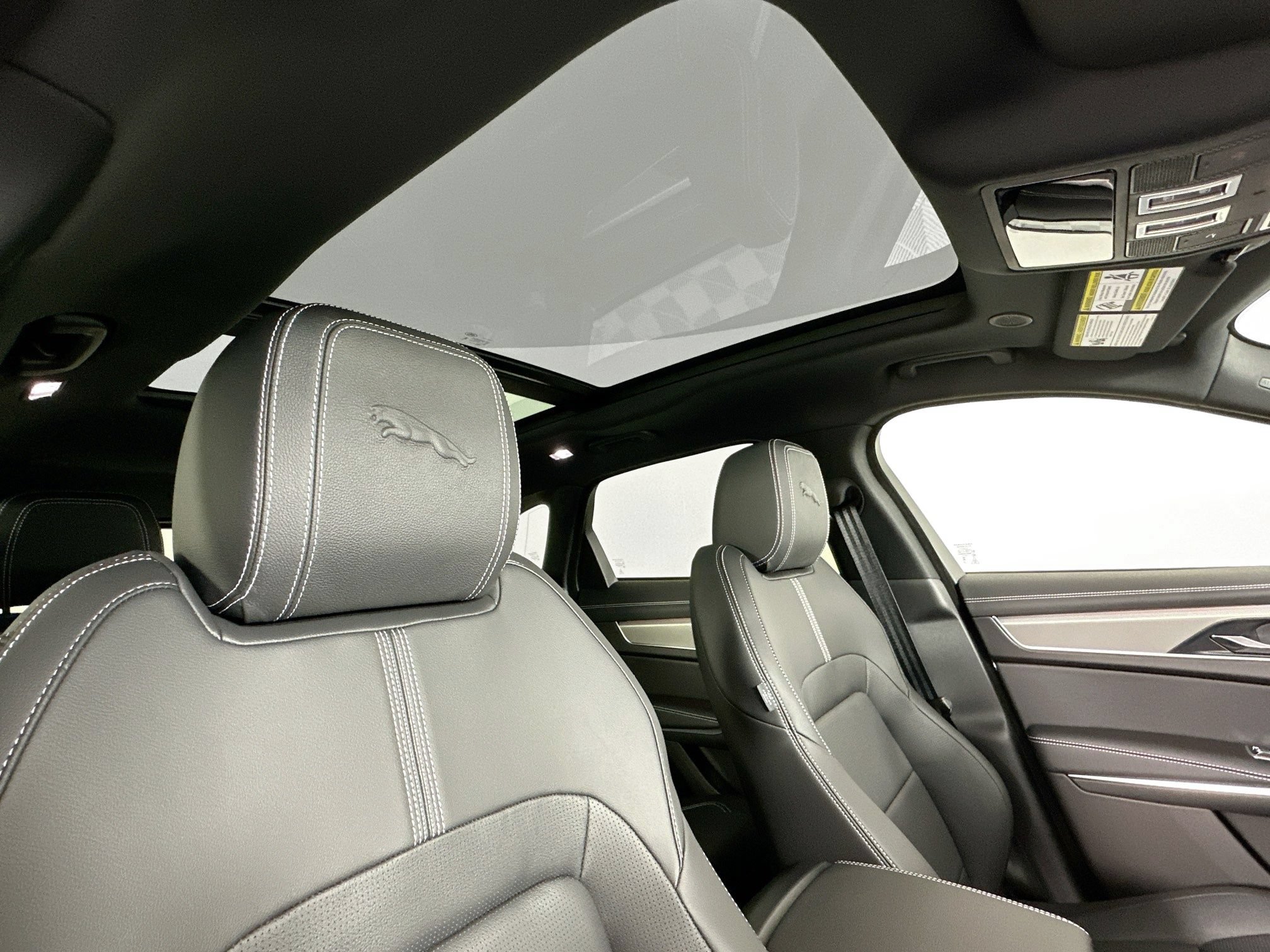 Certified 2026 Jaguar F-PACE R-Dynamic S AWD/4WD image 20
