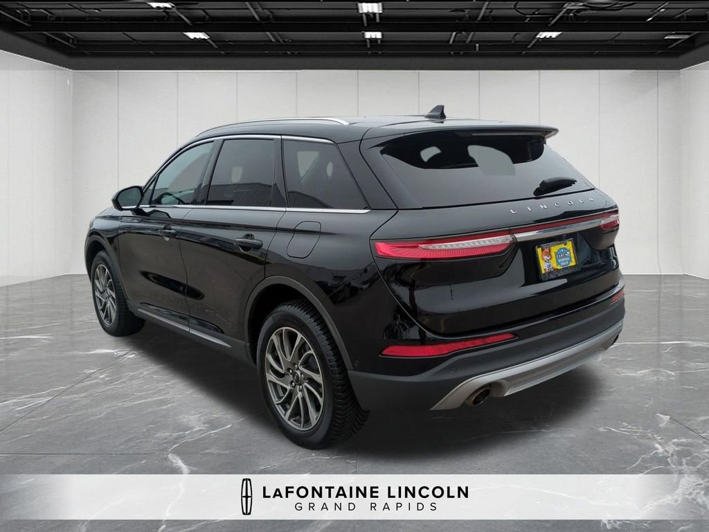 Certified 2021 Lincoln Corsair AWD image 3