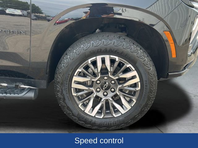Used 2025 Chevrolet Suburban Z71 AWD/4WD image 29