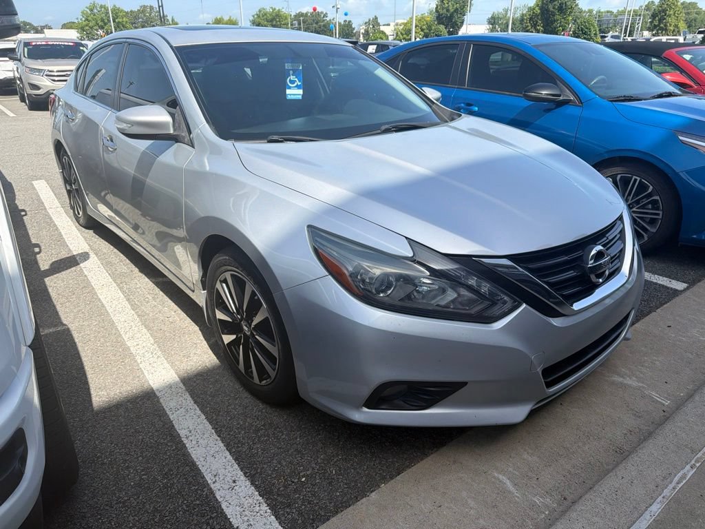 Used 2018 Nissan Altima 2.5 SL w/ 2.5 SL Technology Package FWD image 2
