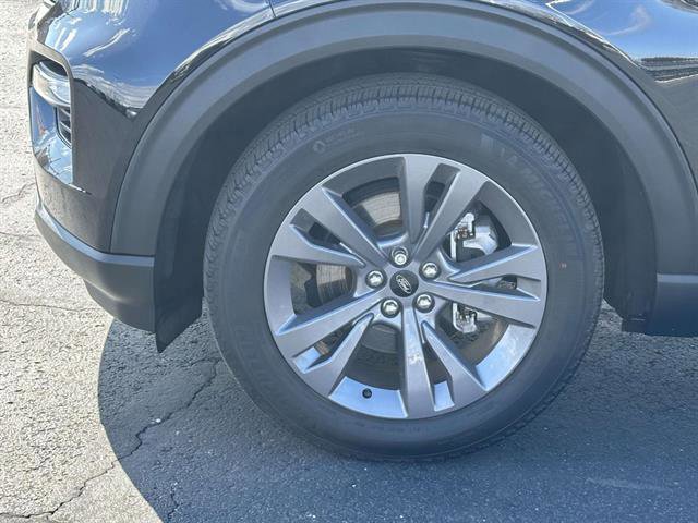 Used 2023 Ford Explorer XLT w/ Equipment Group 202A AWD/4WD image 8