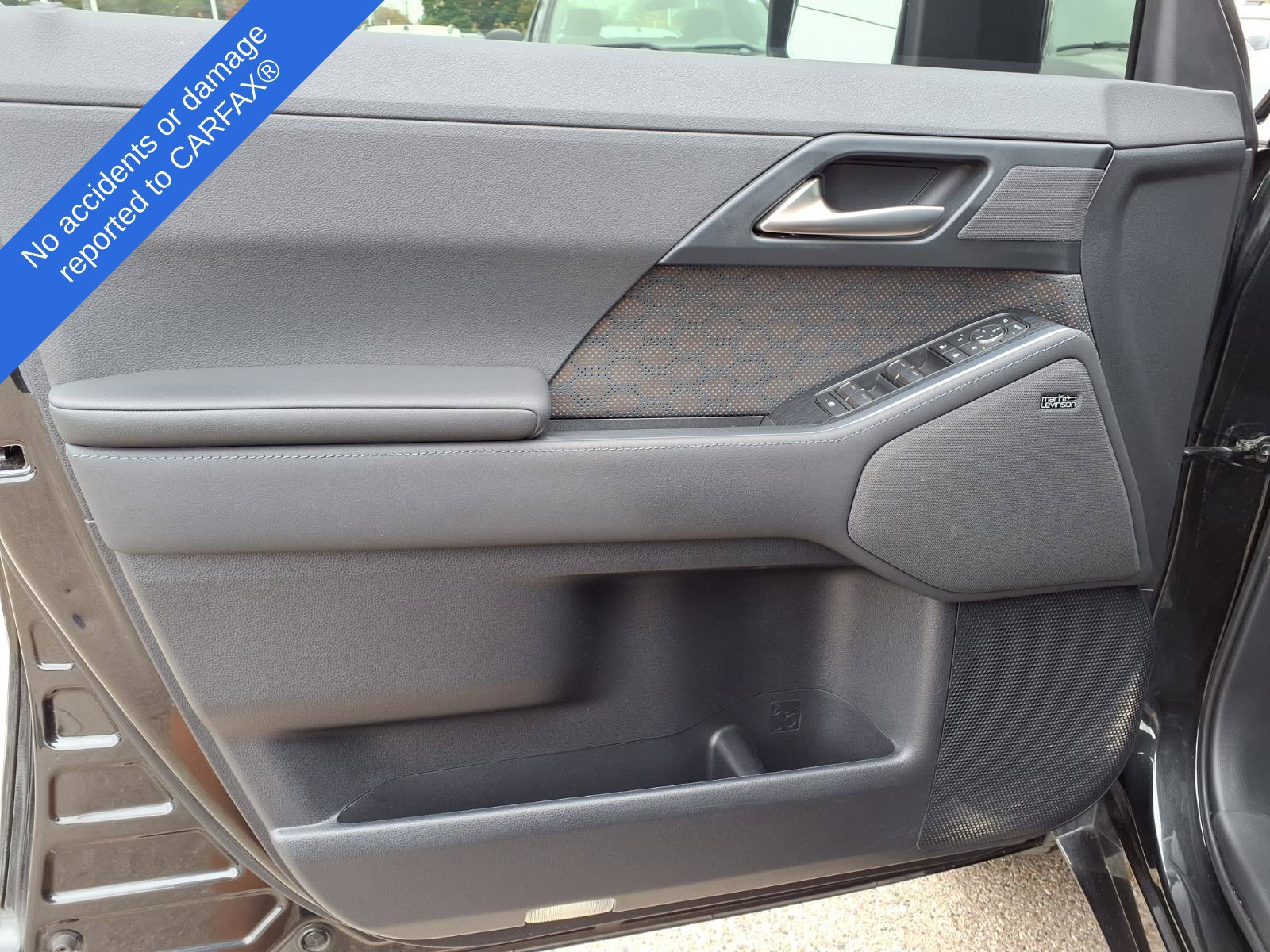 Used 2024 Lexus GX 550 w/ Accessory Package (Z1) AWD/4WD image 16