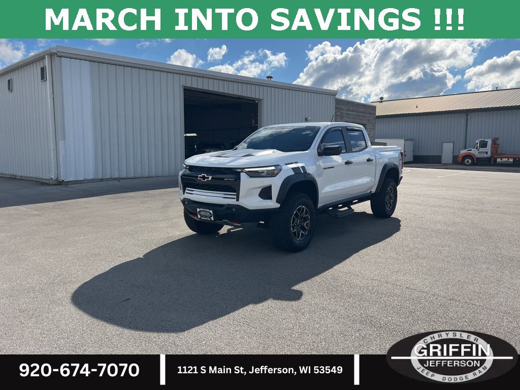 Used 2023 Chevrolet Colorado ZR2 w/ ZR2 Convenience Package III image 3