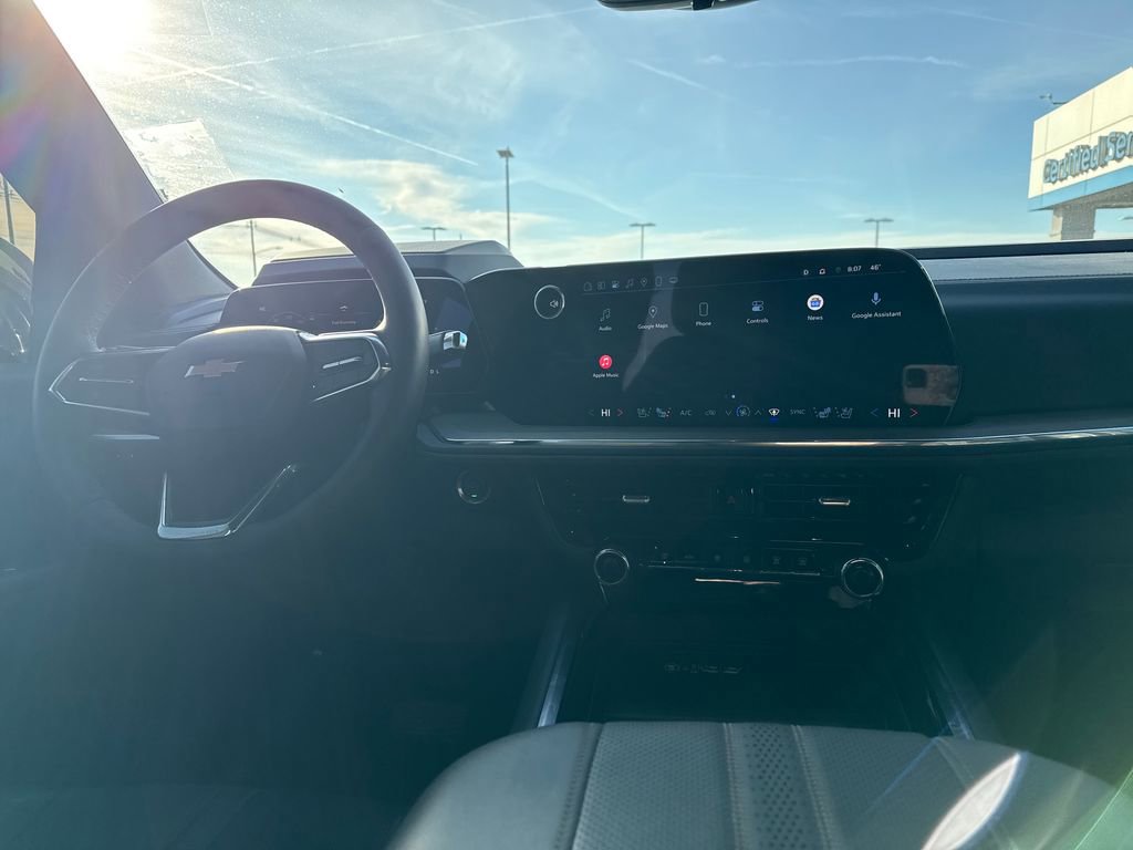 Used 2025 Chevrolet Suburban High Country image 15