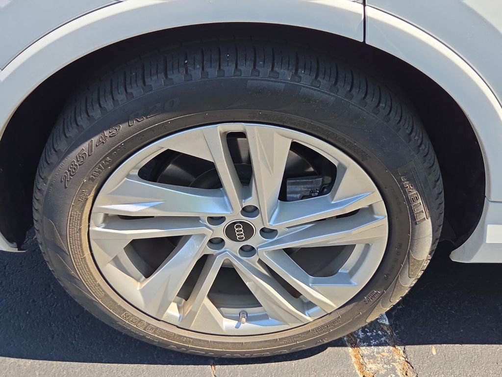 Certified 2023 Audi Q7 3.0T Prestige image 10