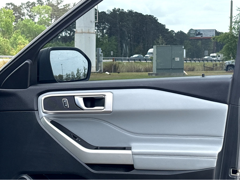 Used 2021 Ford Explorer XLT w/ Equipment Group 202A image 11