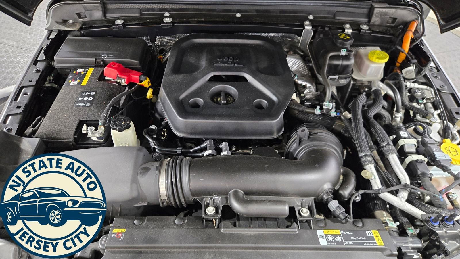 Used 2024 Jeep Wrangler Unlimited Sahara w/ Technology Group image 39