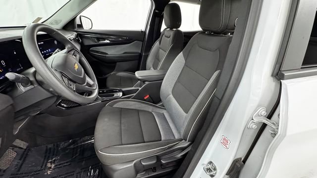 Used 2025 Chevrolet TrailBlazer LT AWD/4WD image 10