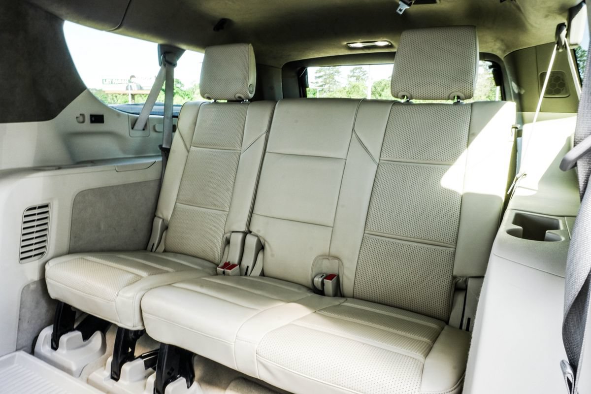 Used 2024 Cadillac Escalade ESV Sport Platinum w/ LPO, ONYX Package AWD/4WD image 35