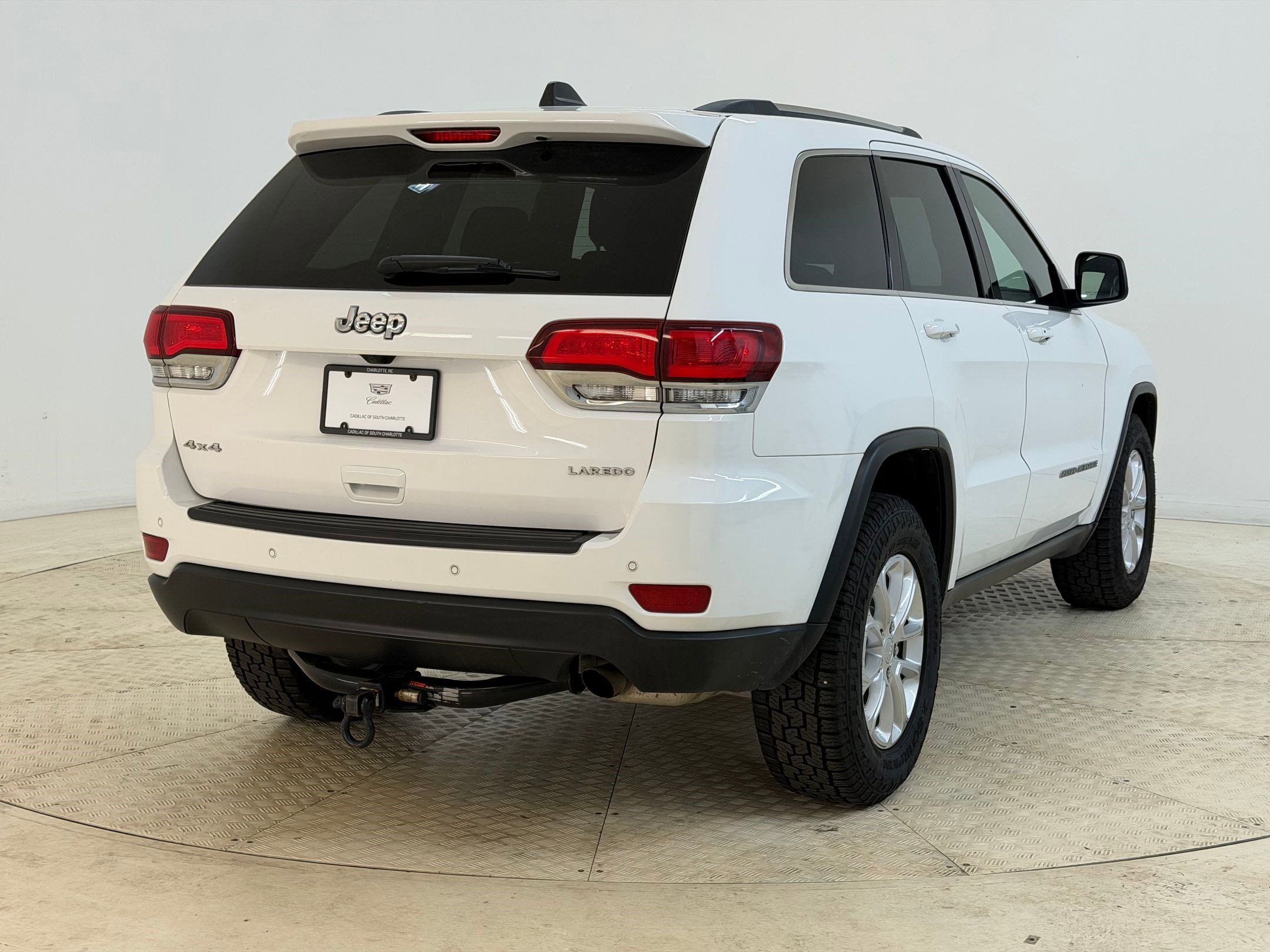 Used 2021 Jeep Grand Cherokee Laredo image 9