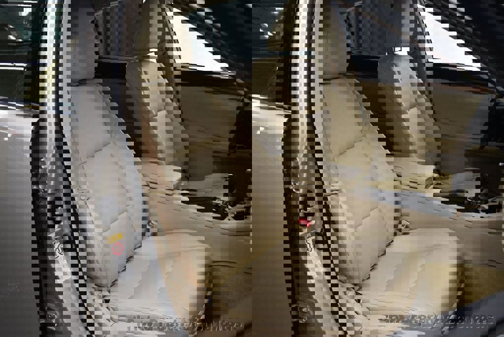 Used 2013 Lexus ES 300h image 16