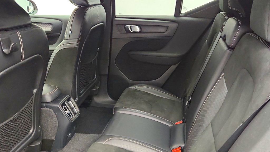 Used 2021 Volvo XC40 P8 Recharge image 21
