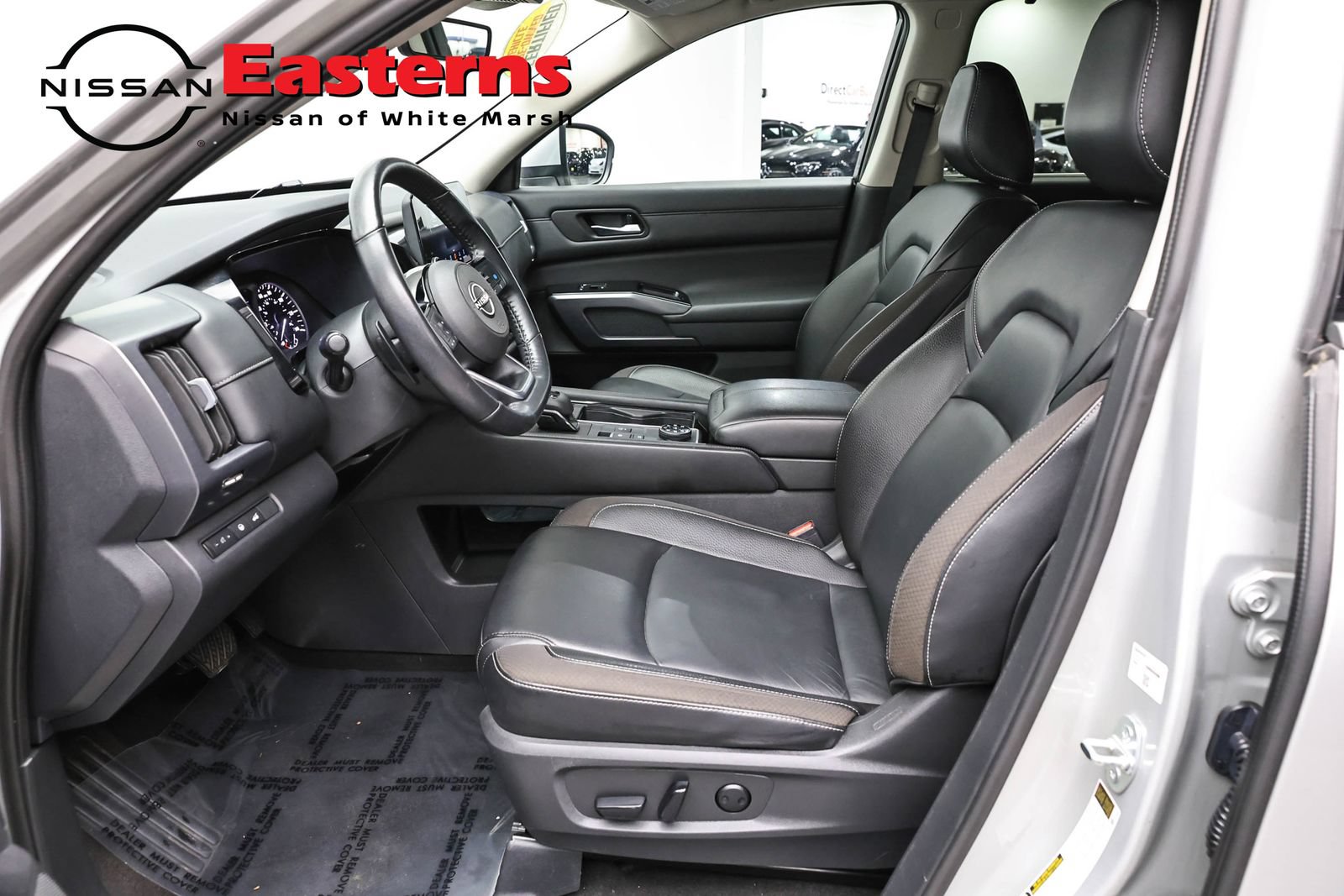 Used 2023 Nissan Pathfinder SL AWD/4WD image 14