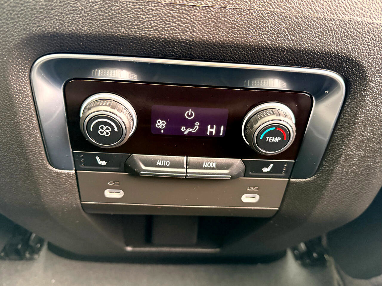 Used 2024 Chevrolet Tahoe Z71 image 38