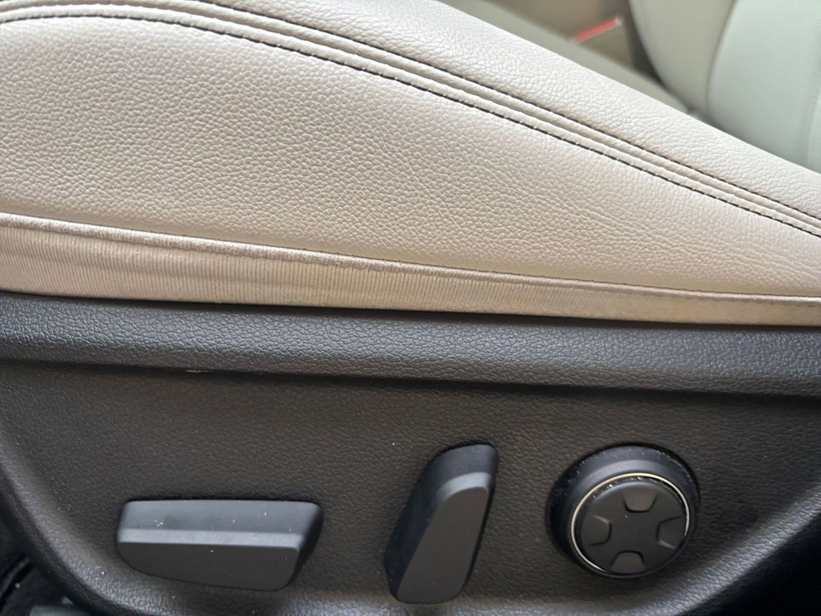 Used 2025 Genesis G70 2.5T image 24