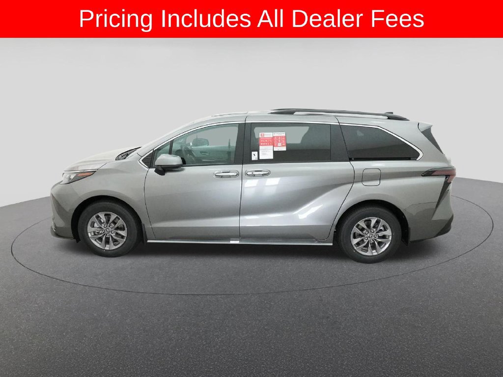 New 2026 Toyota Sienna XLE FWD image 3