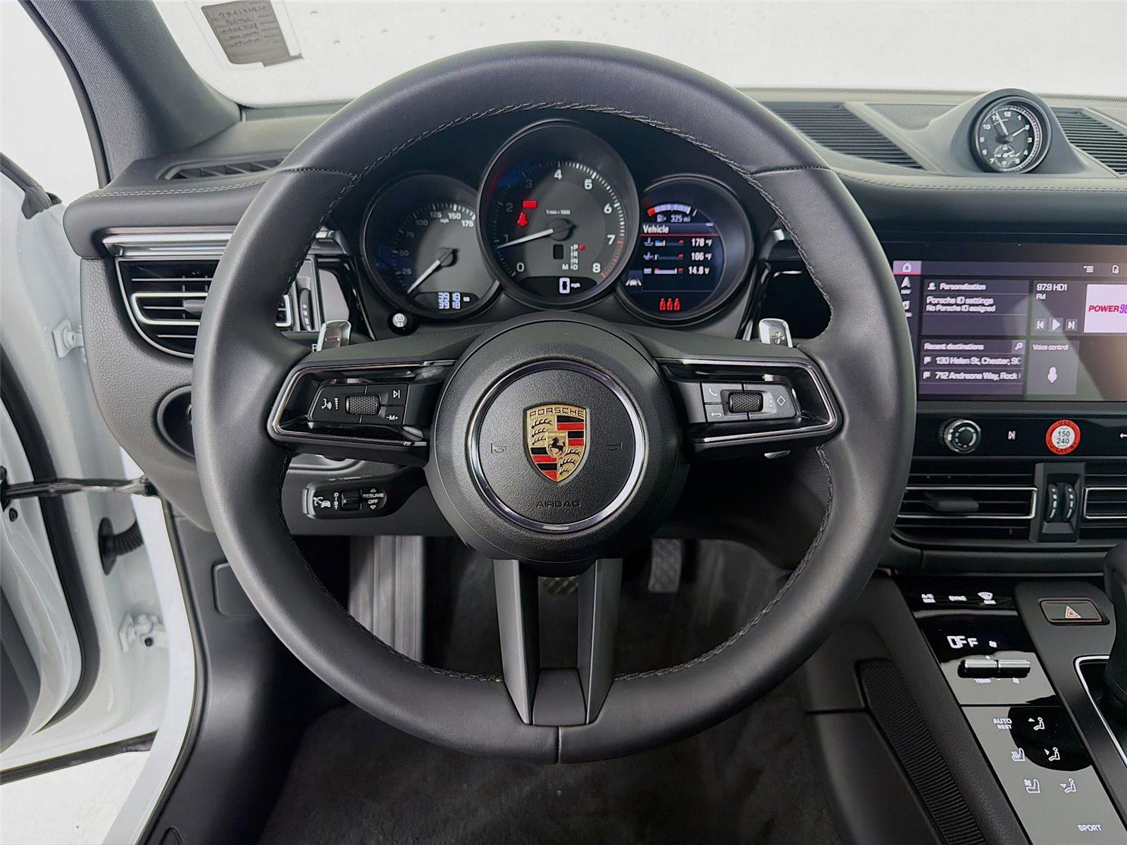 Certified 2025 Porsche Macan AWD/4WD image 12