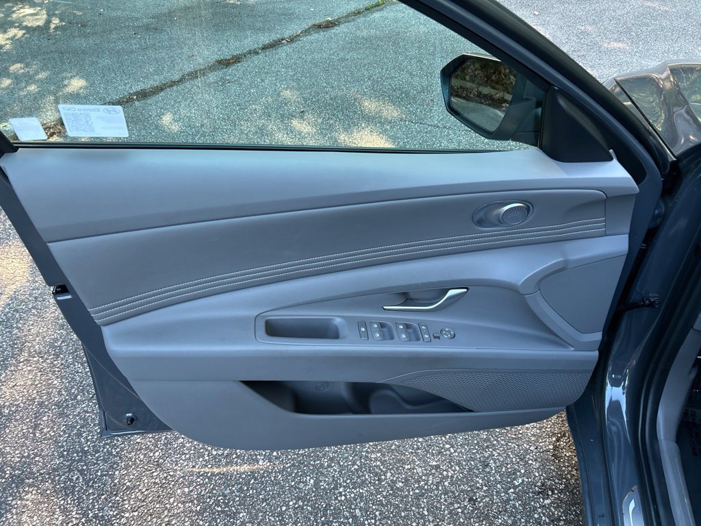 Used 2025 Hyundai Elantra SEL FWD image 13