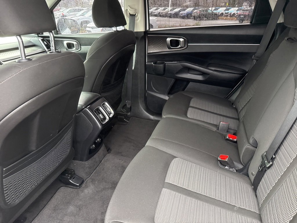 Used 2023 Kia Sorento LX image 18