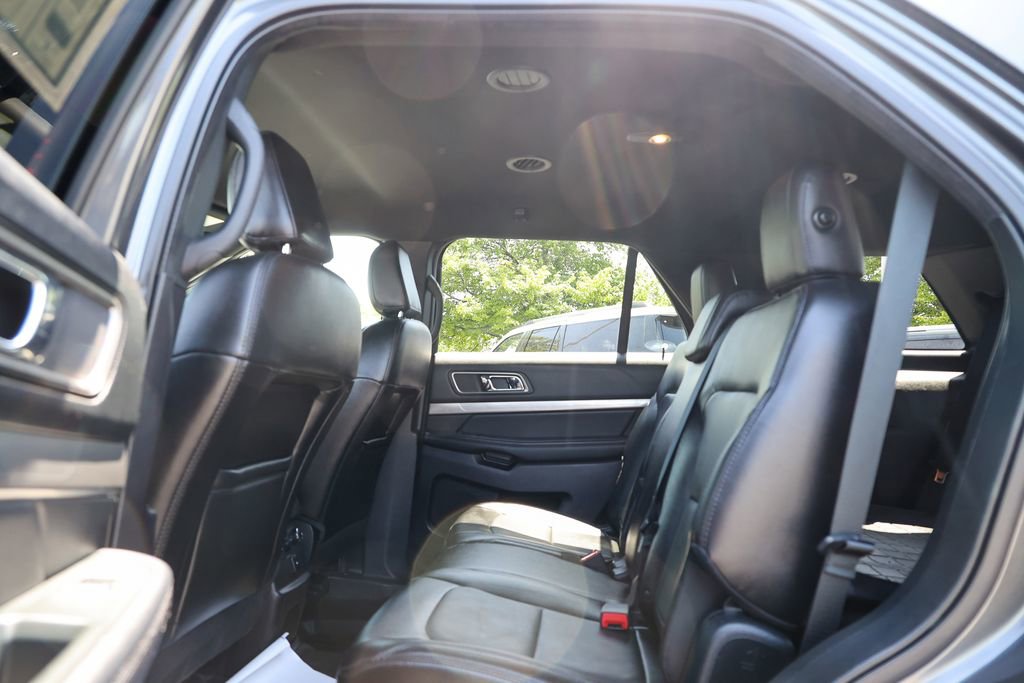 Used 2018 Ford Explorer XLT w/ Equipment Group 202A AWD/4WD image 26