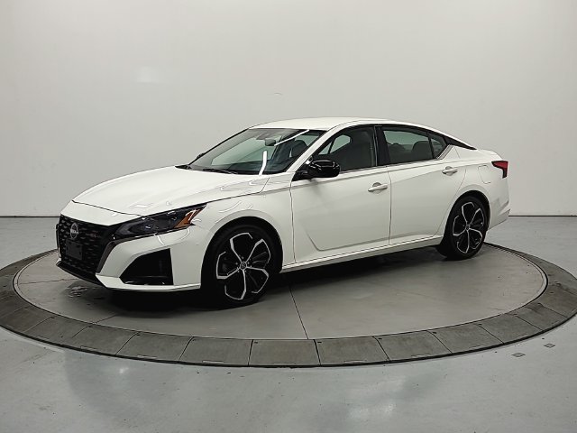Used 2024 Nissan Altima 2.5 SR FWD image 4
