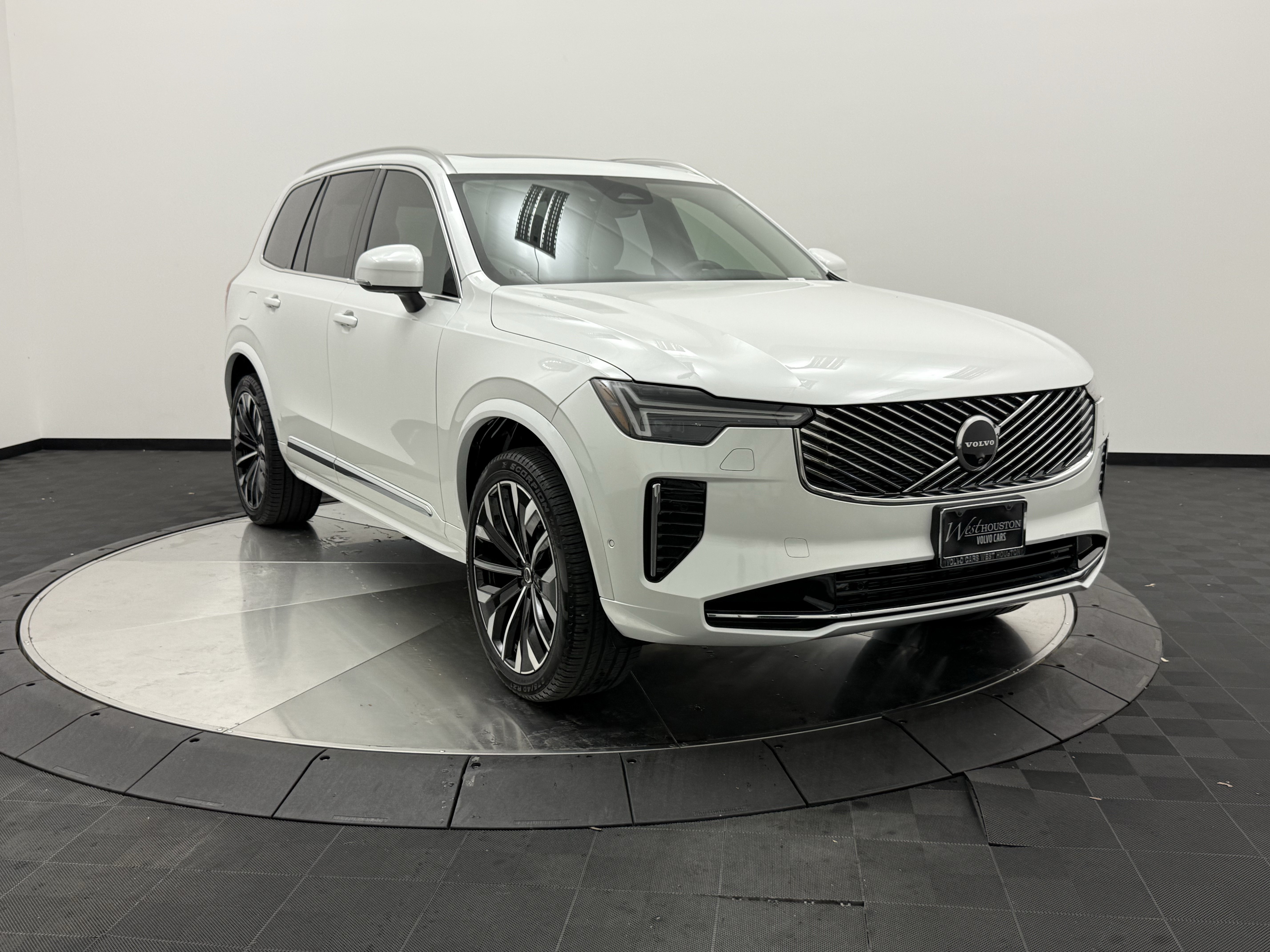 Certified 2025 Volvo XC90 B5 Plus w/ Protection Package Premier AWD/4WD image 2