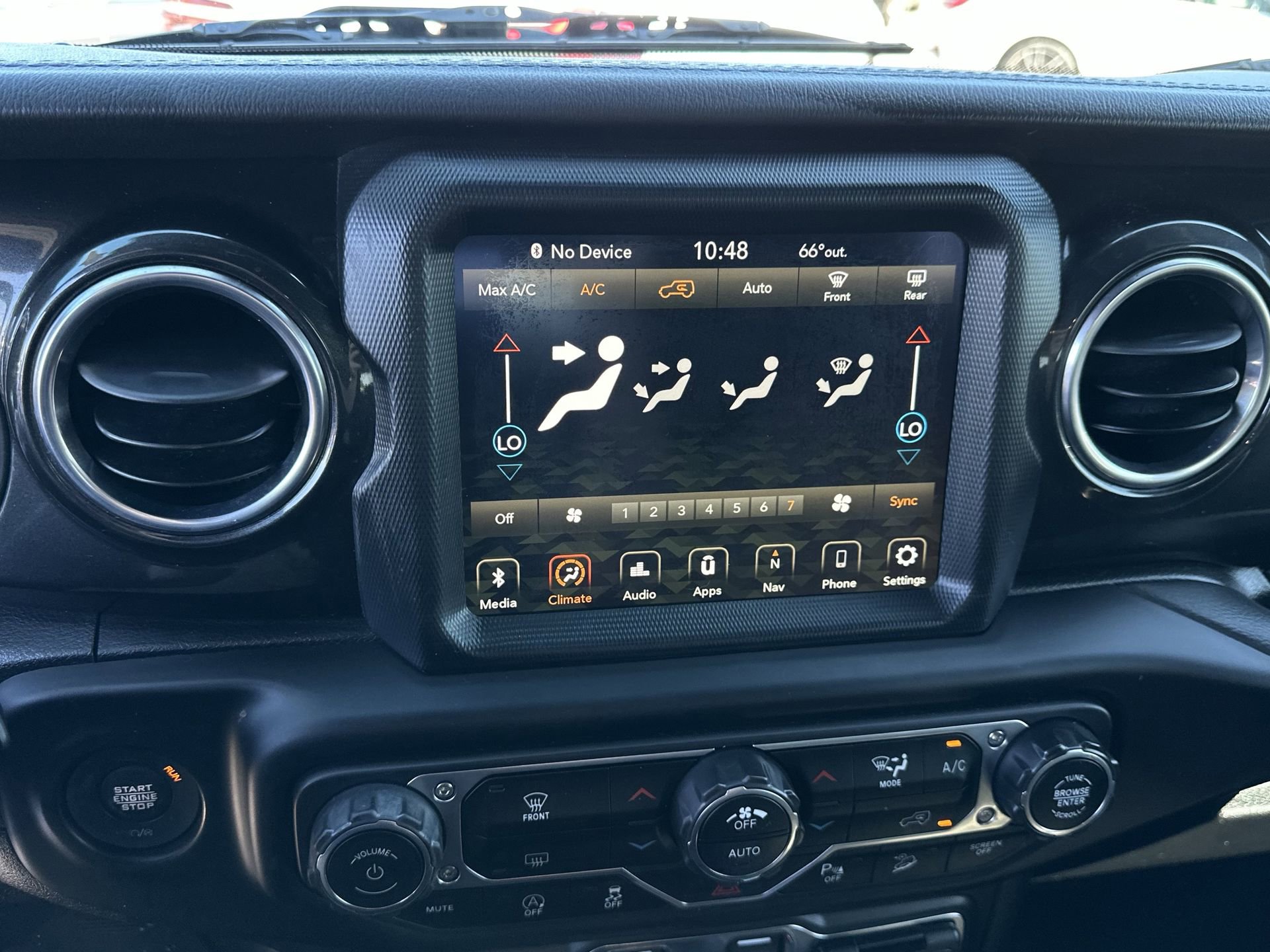 Used 2020 Jeep Wrangler Unlimited Sahara image 27