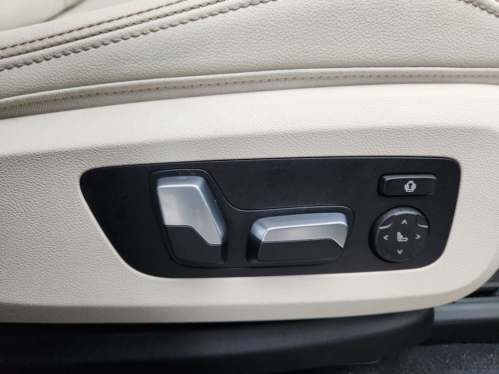 Used 2021 BMW X5 xDrive40i w/ M Sport Package image 32