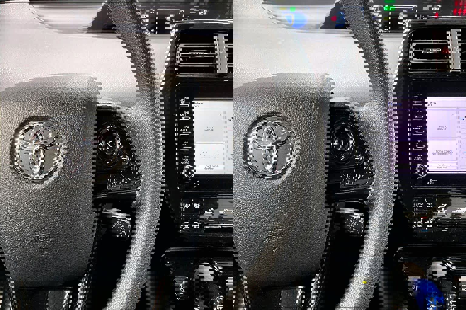 Used 2021 Toyota Prius L Eco FWD image 24