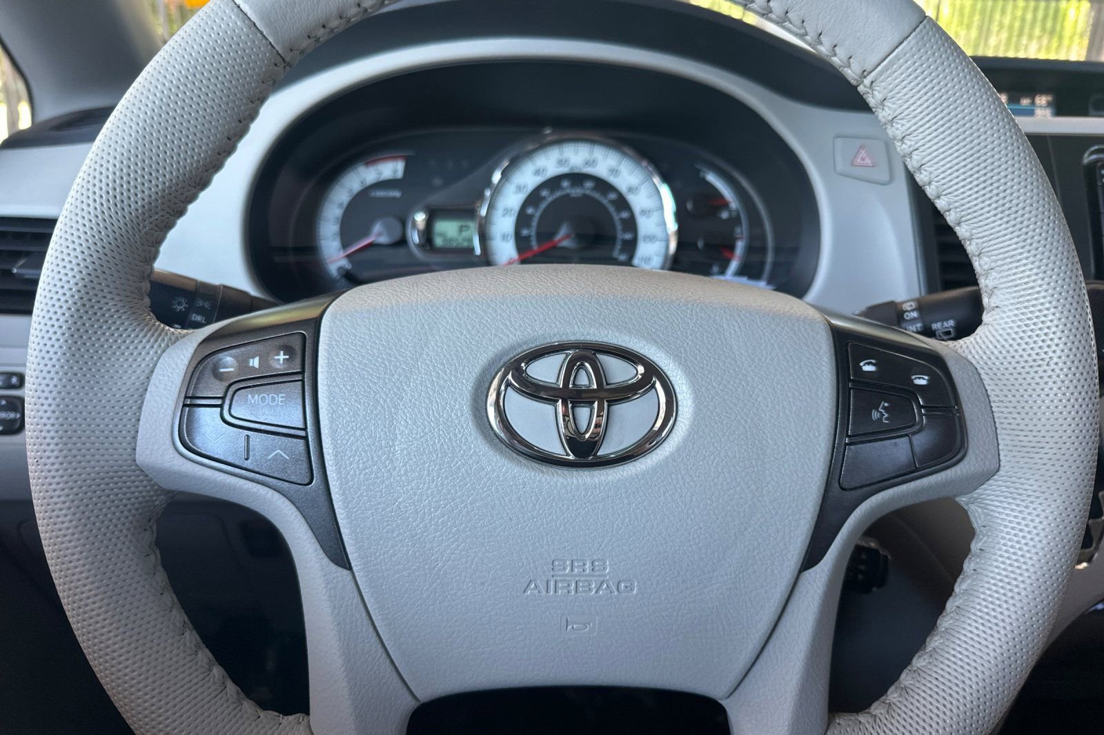 Used 2014 Toyota Sienna SE FWD image 25