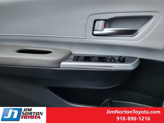 Used 2026 Toyota Sienna XLE FWD image 23