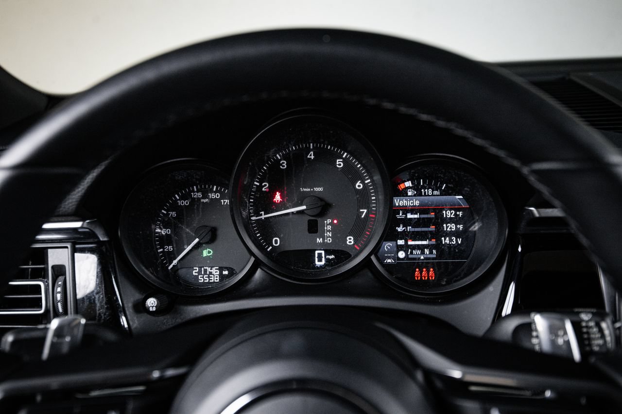Certified 2023 Porsche Macan AWD/4WD image 15