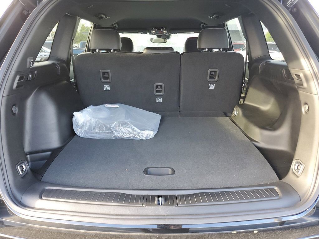 Used 2024 Jeep Grand Cherokee Limited w/ Black Appearance Package image 17