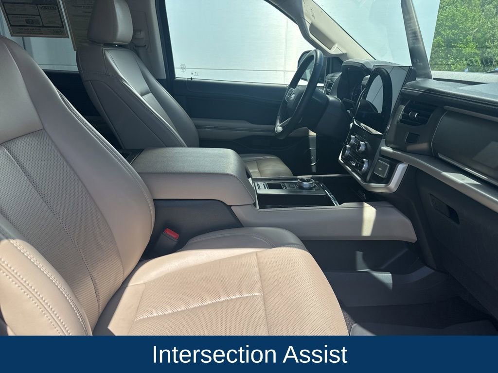 Used 2023 Ford Expedition XLT image 33