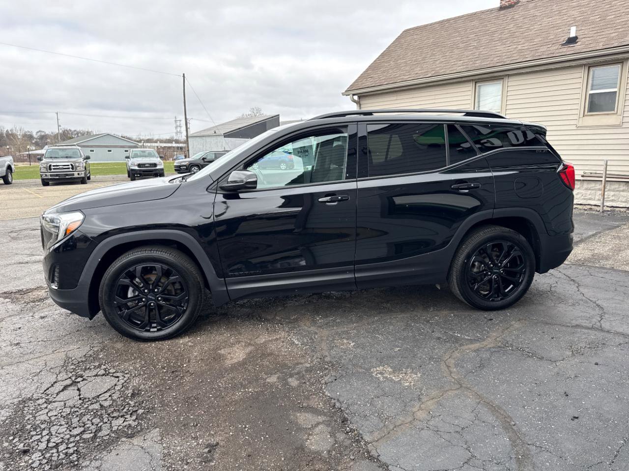 Used 2019 GMC Terrain SLE w/ Driver Convenience Package image 2