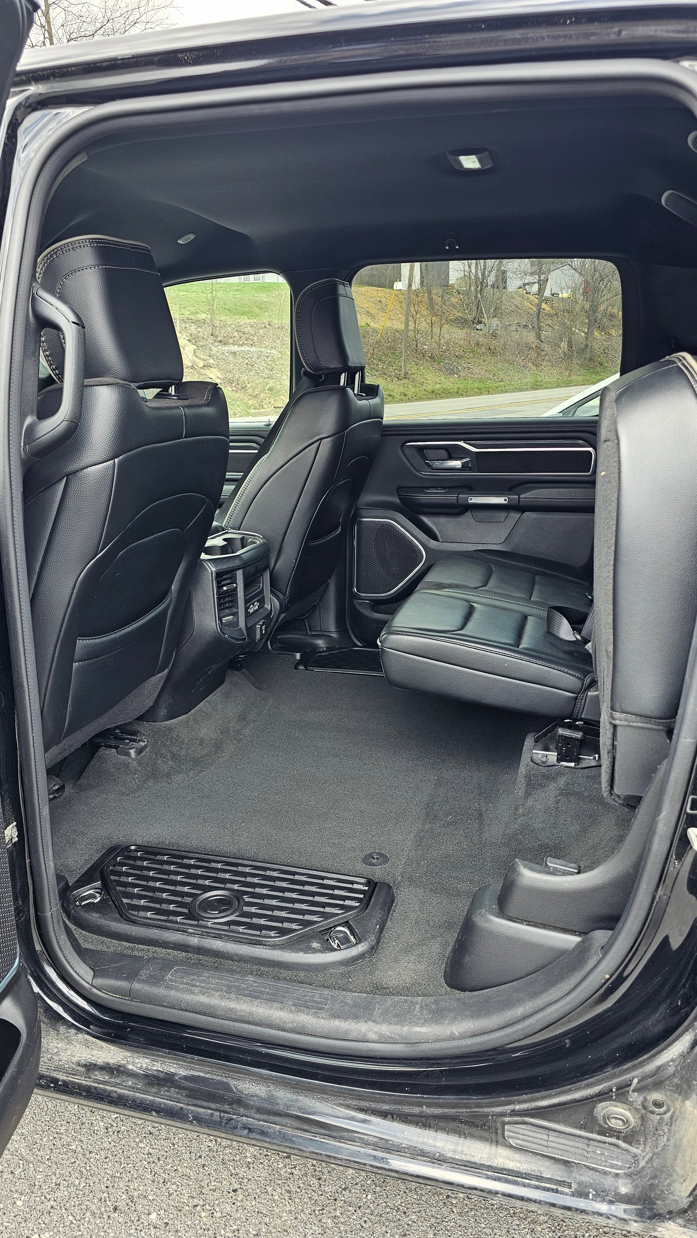 Used 2024 RAM 1500 Laramie AWD/4WD image 16