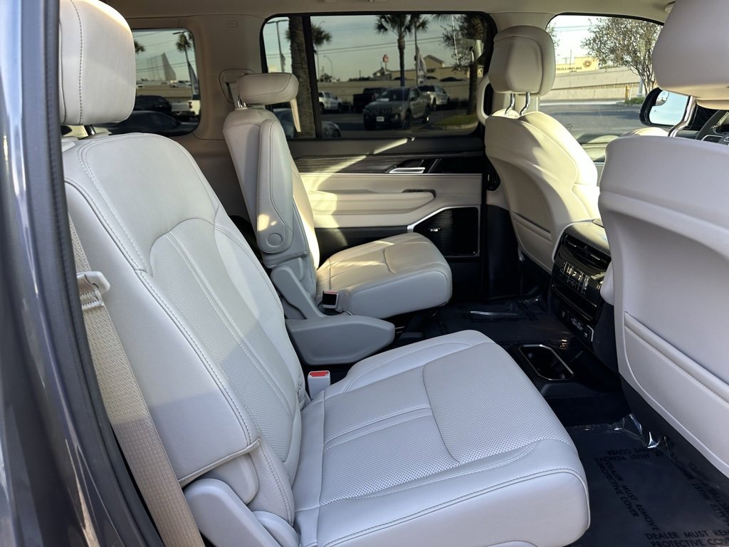 Used 2024 Jeep Wagoneer Series III w/ Premium Group I image 22