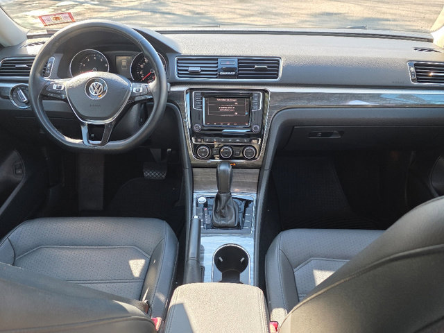 Used 2018 Volkswagen Passat 2.0T SE image 2